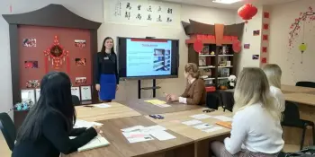 Учителя китайского языка отрабатывали ИТ-компетентность