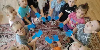 ПРОШЛА АКЦИЯ #ЗАЖГИСИНИМ – "МЫ РАЗНЫЕ, НО МЫ ВМЕСТЕ!"